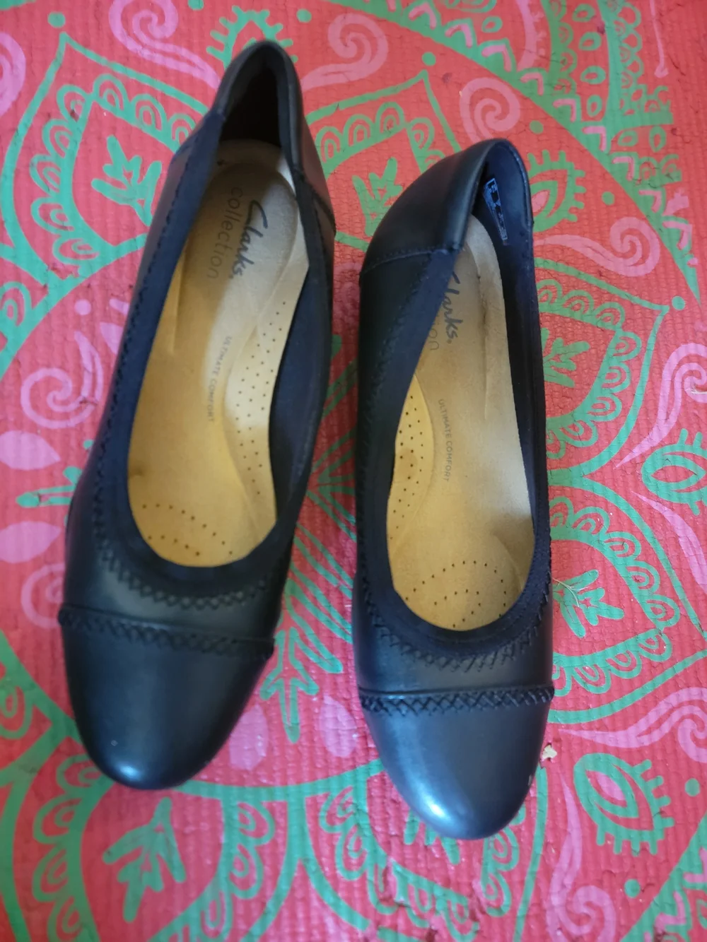 Clarks Black Leather Round-Toe Slip-On Flats